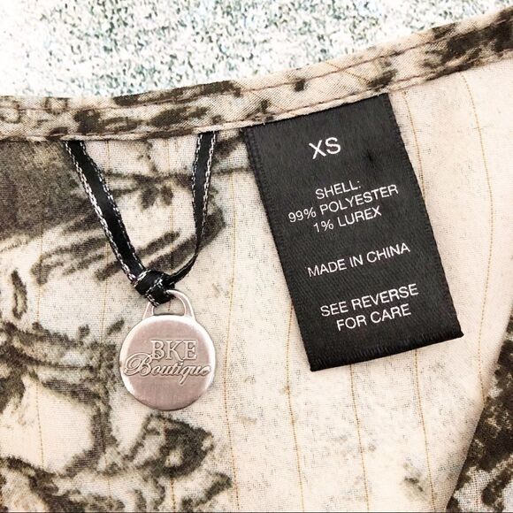 BKE Boutique Semi-sheer Button Down Top - Size XS - Picture 6 of 6